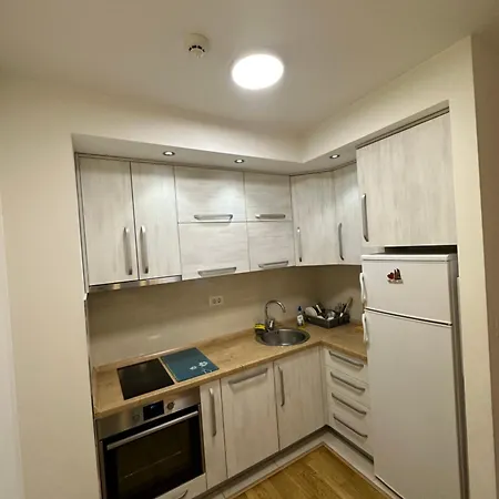 Laura Kvart * Podgorica