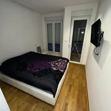 Laura Kvart Apartment