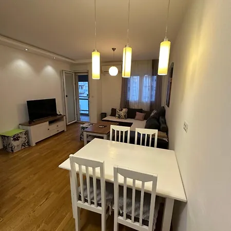 Laura Kvart * Podgorica