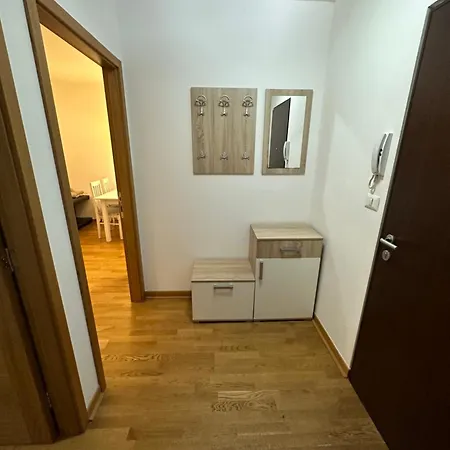 Laura Kvart Apartment