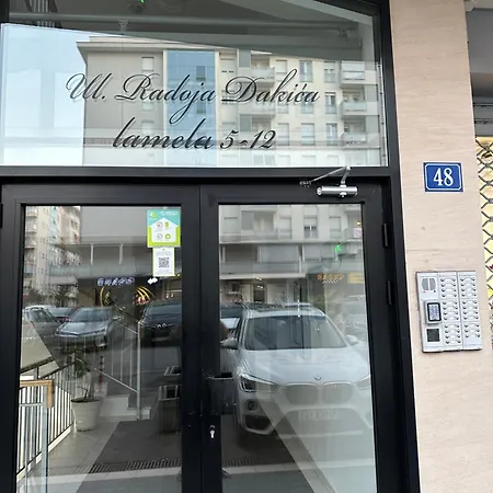 アパート Laura Kvart ポドゴリツァ