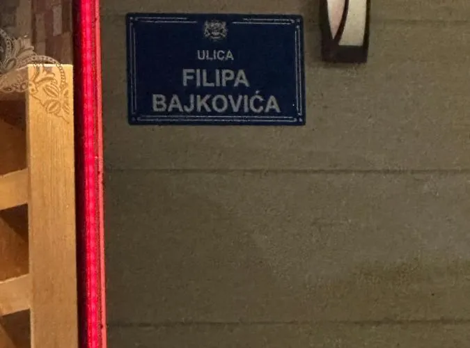 Laura Kvart بودغوريتْسا