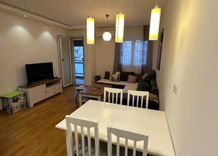 Laura Kvart * بودغوريتْسا