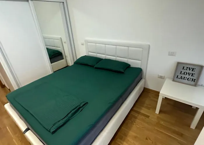 Laura Kvart * بودغوريتْسا